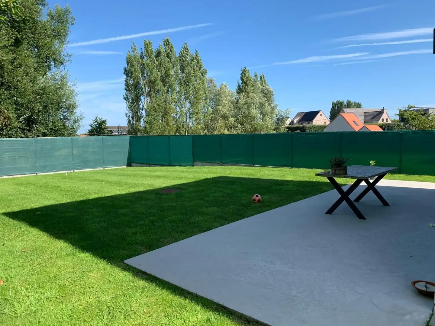 Ruime moderne woning met tuin foto 14