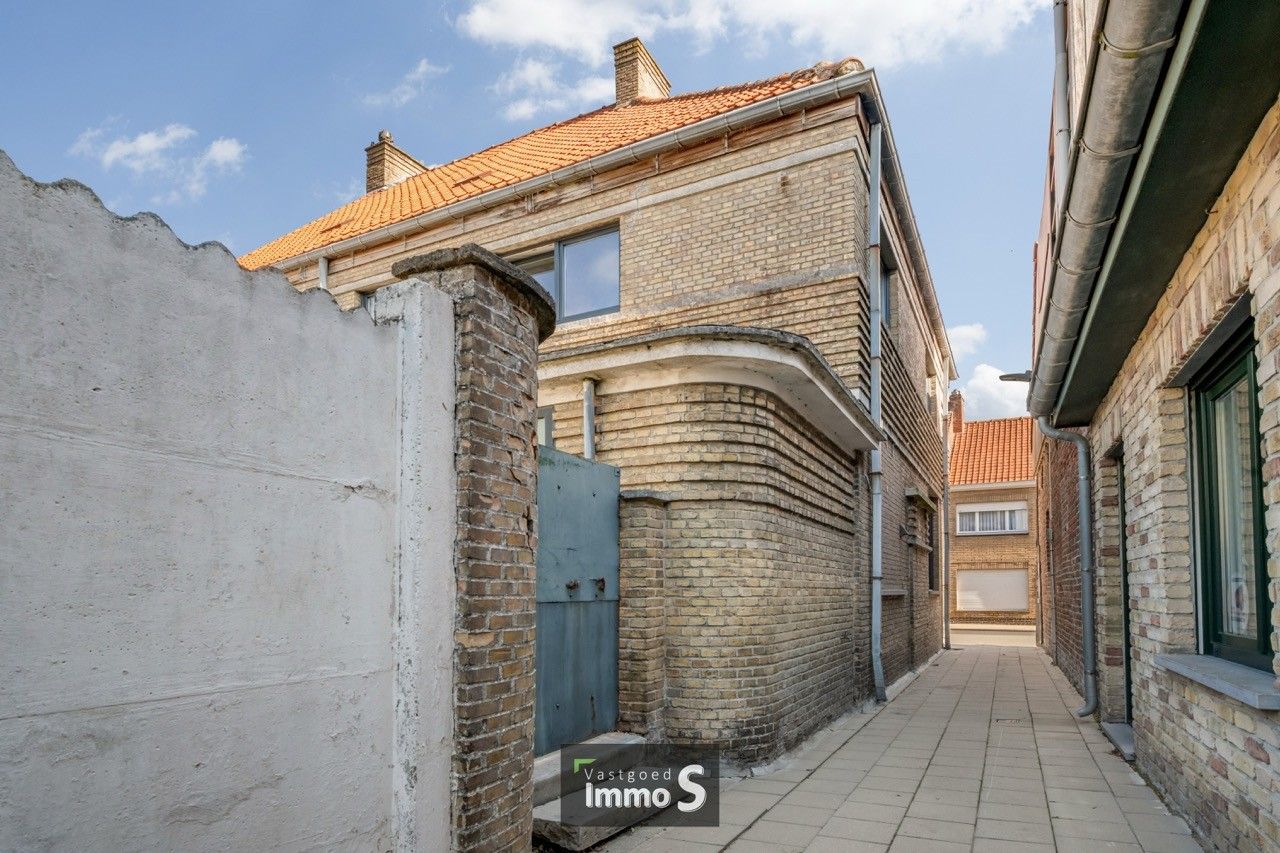 Te renoveren woning in Alveringem foto 5