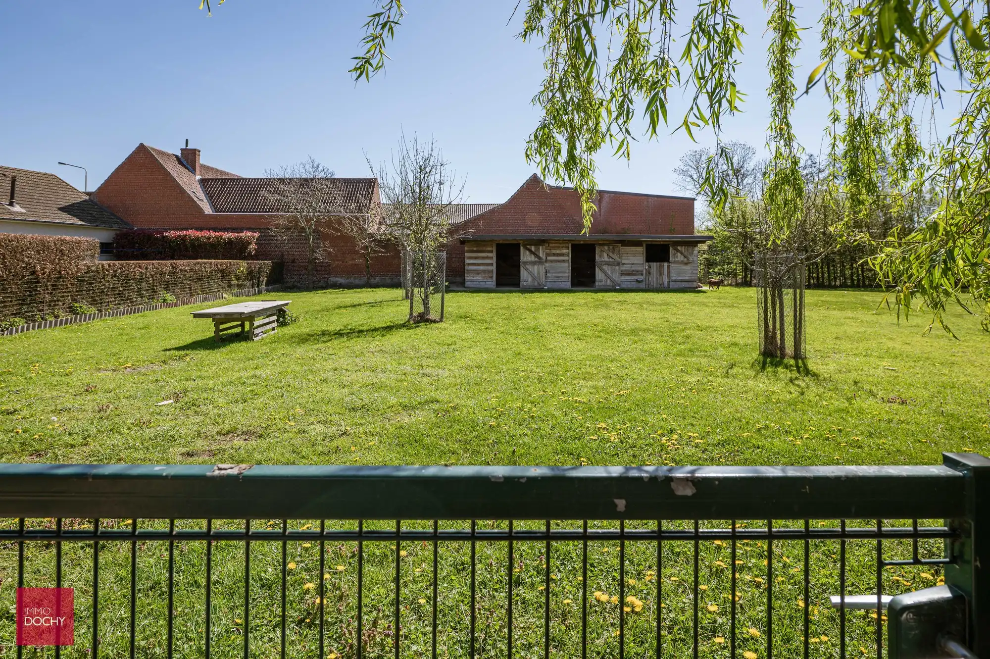 Instapklare ruime villa met grote garage en bijgebouw foto 24