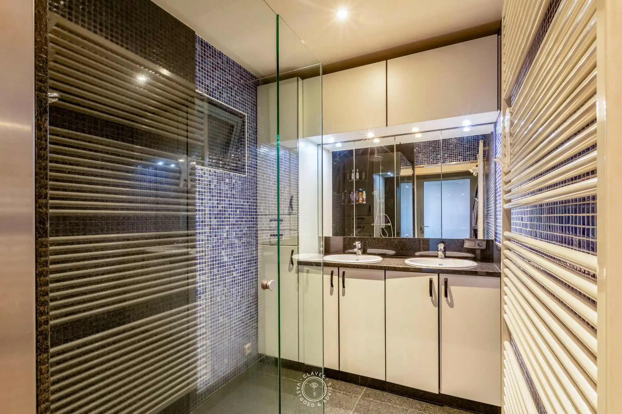 Ruime gezinswoning met 4 slaapkamers, magazijn en zicht op het groen foto 6