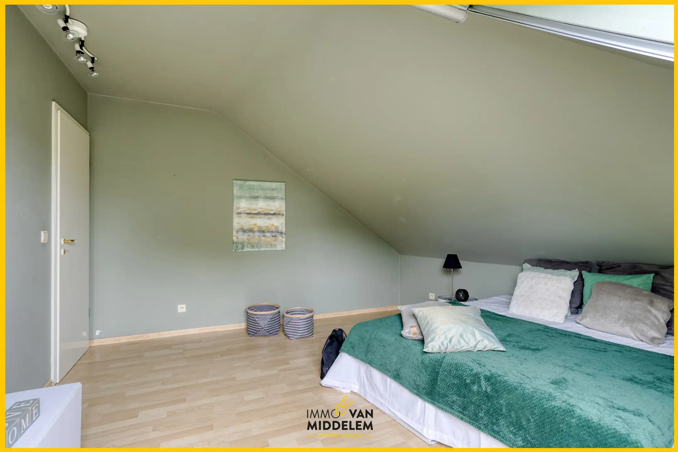 INSTAPKLAAR DUPLEX APPARTEMENT IN HET CENTRUM VAN TERNAT foto 17