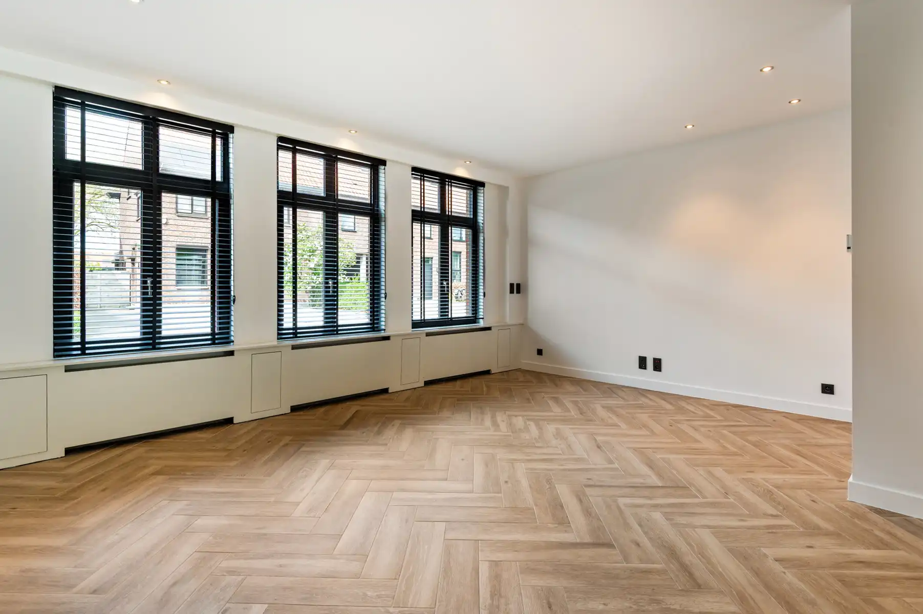 Instapklare gezinswoning met 4 slaapkamers, tuin en garage foto 6