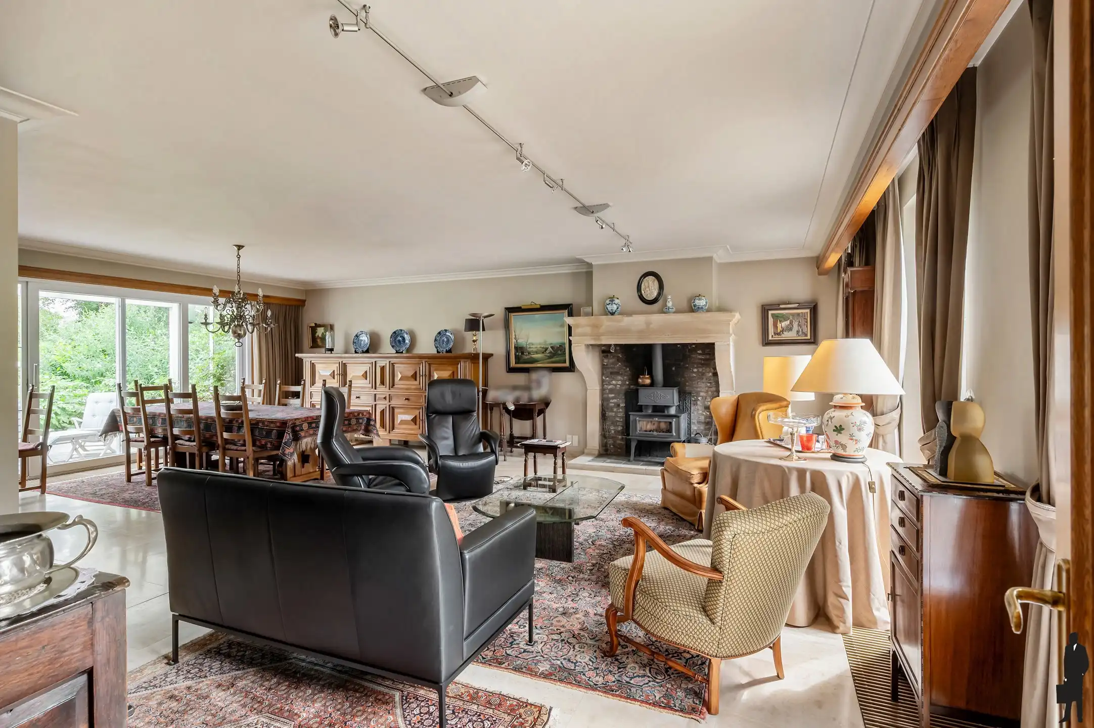 Statige villa op prachtig aangelegd perceel  met 4 slaapkamers en inpandige garage foto 8