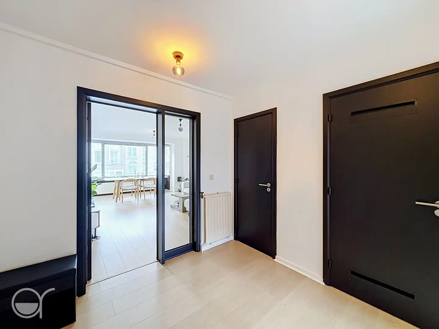 Ruim gezellig twee slaapkamer appartement met garagebox foto 5