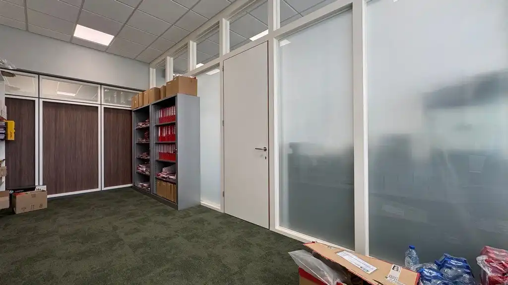 Mooi instapklaar kantoor te huur in Ceka Center Antwerpen foto 13