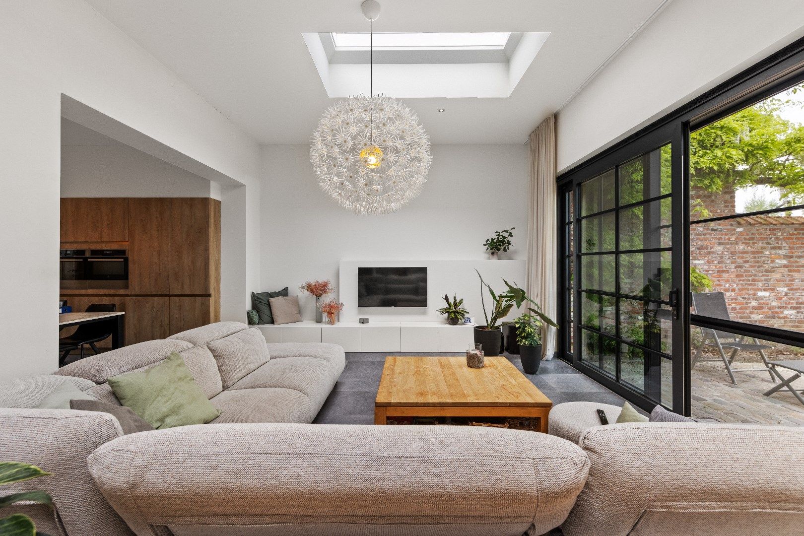 BURGERWONING MET 5 SLPKS,  TUIN EN HUURGARAGE foto 13