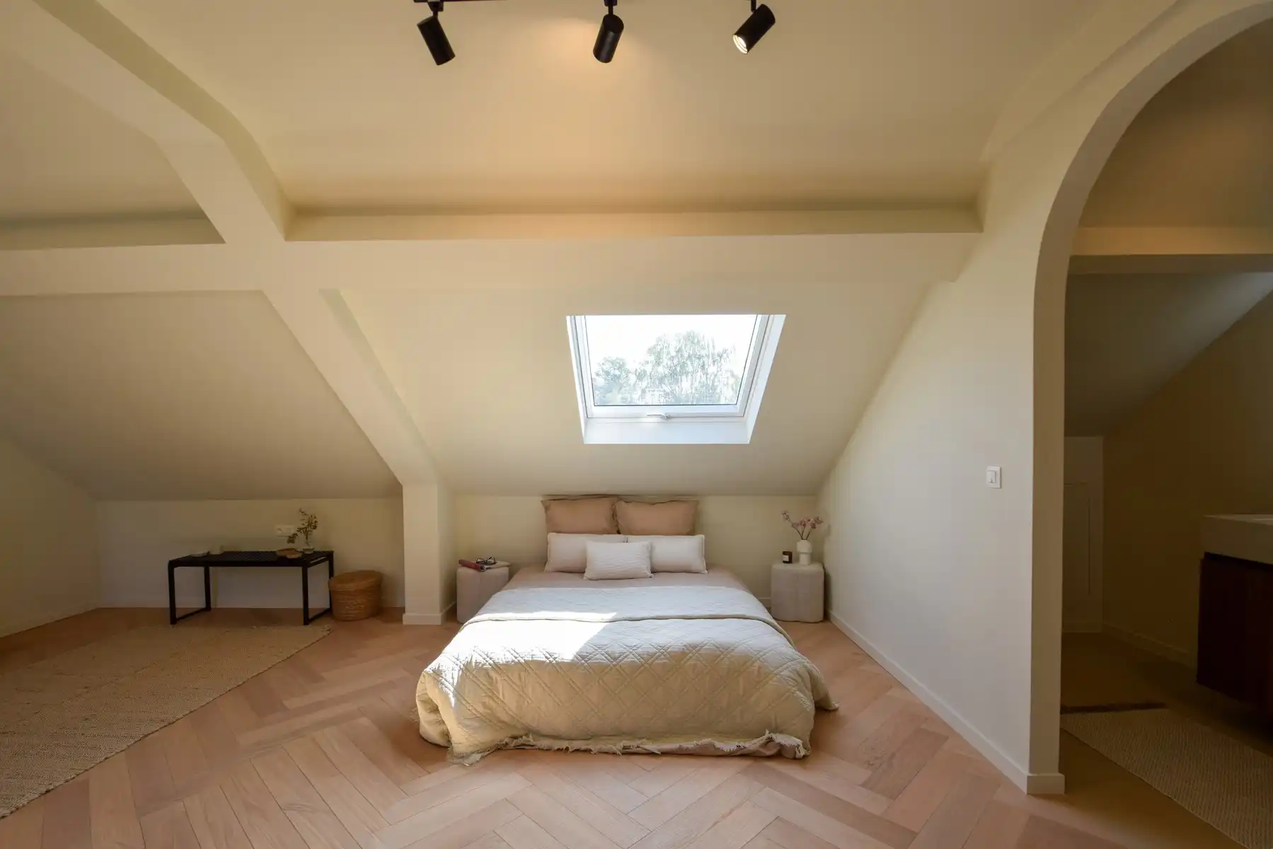 WONING IN DOODLOPENDE STRAAT MET ZICHT OP WEILANDEN foto 21