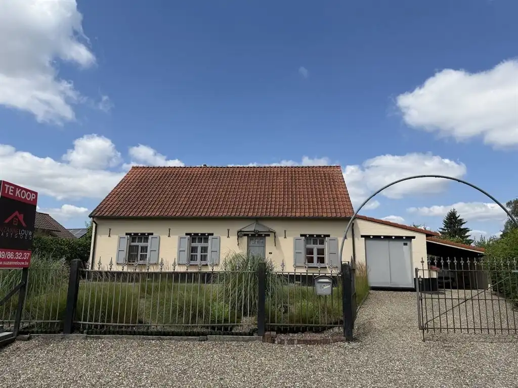 Karaktervolle, vrijstaande woning op riant perceel foto 4