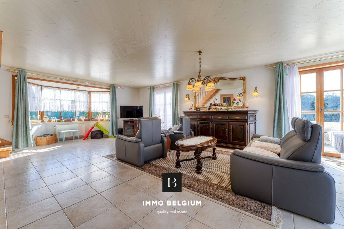 Ruime villa met 5 slaapkamers nabij het centrum foto 3