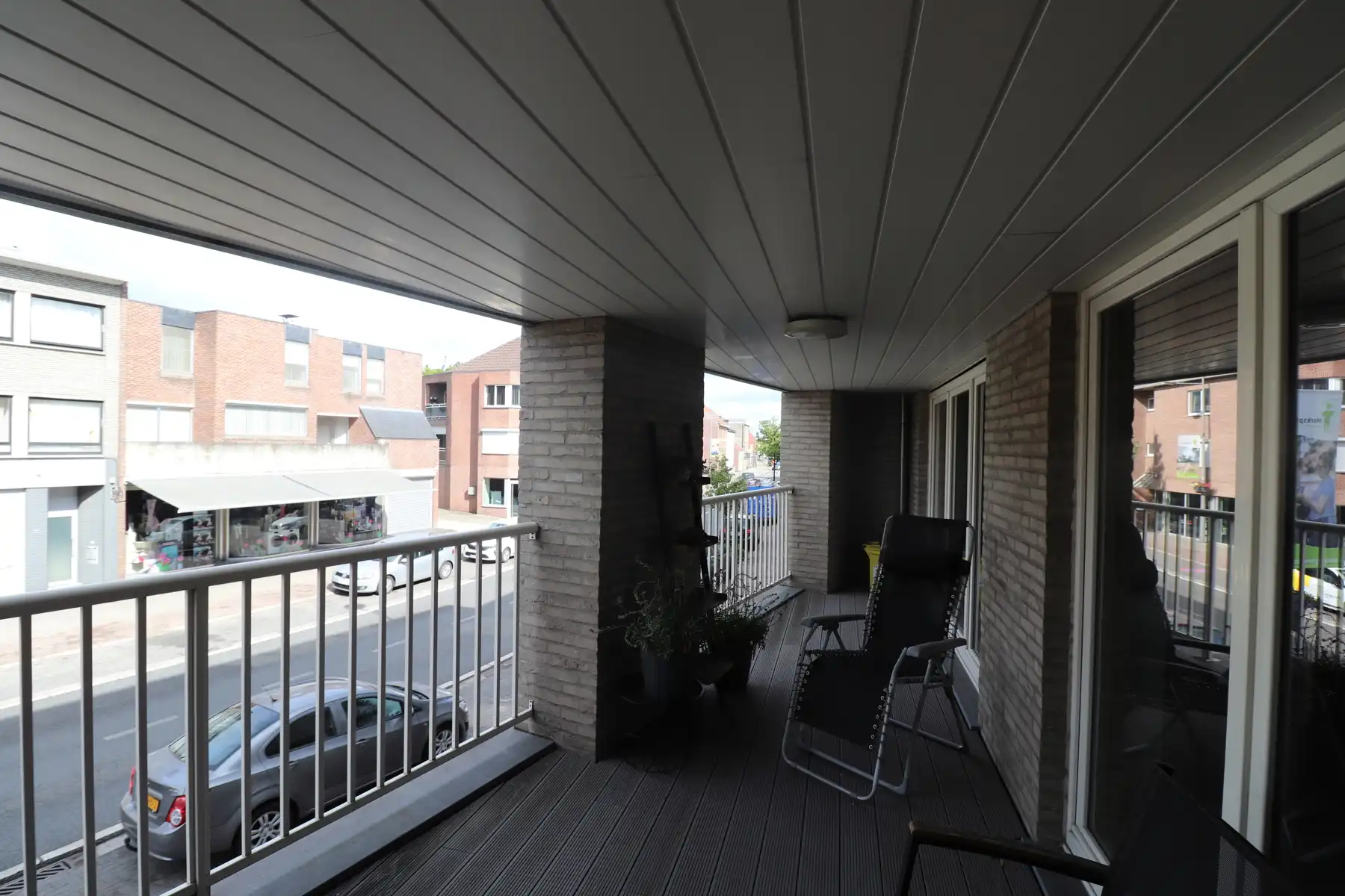Een recent appartement met 2 slaapkamers, terras en autostaanplaats. foto 7