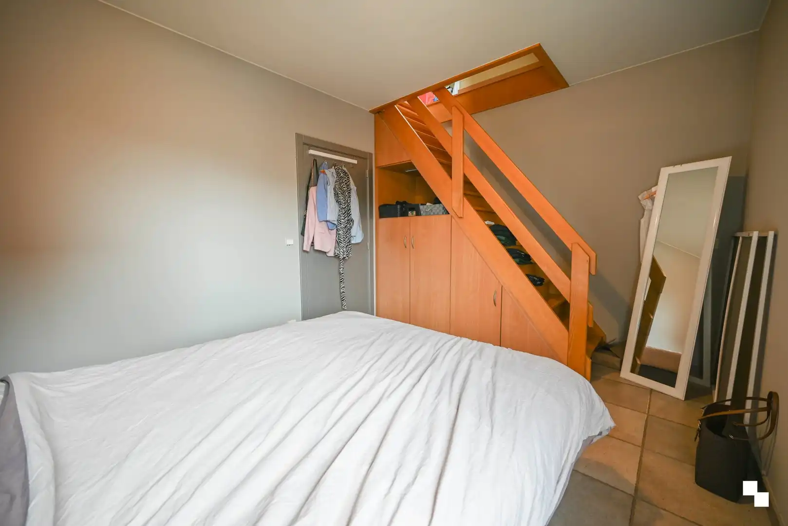 Zeer ruim appartement in het centrum van Oostrozebeke foto 7
