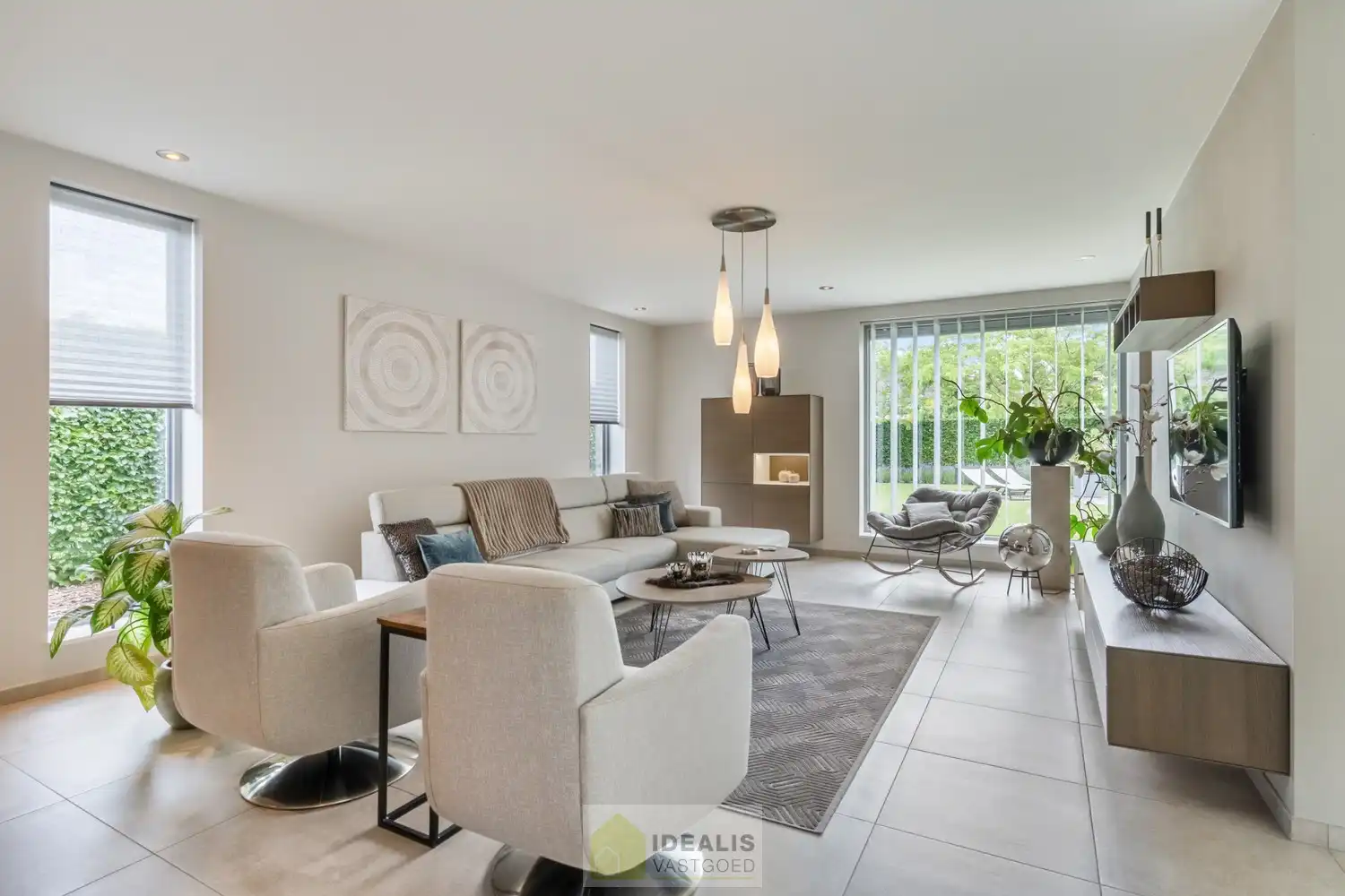 IDEALIS VASTGOED – ROYALE, INSTAPKLARE EN PERFECT ONDERHOUDEN GEZINSWONING DEWELKE OP EEN ELEGANTE MANIER WERD AANGEPAST AAN MINDERVALIDEN OP EEN RUIM EN RUSTIG PERCEEL VAN 11A 55CA foto 2