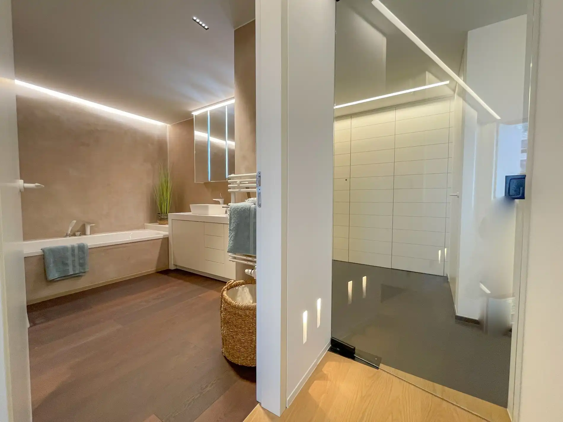 Uitzonderlijk, luxueus afgewerkt hoekappartement met frontaal zeezicht. foto 35