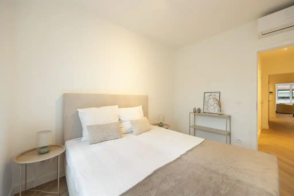 Gerenoveerd gelijkvloers appartement met grote tuin foto 11