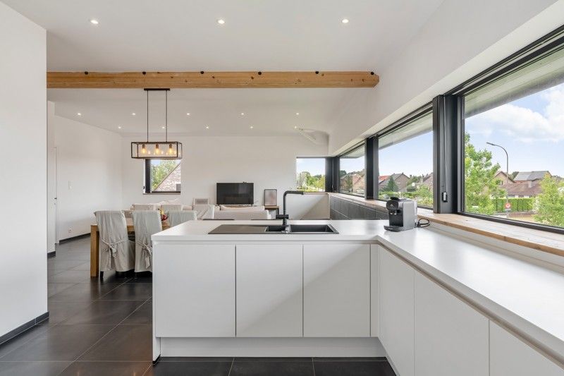 Zeer ruim en stijlvol penthouse met tuin en garage foto 9