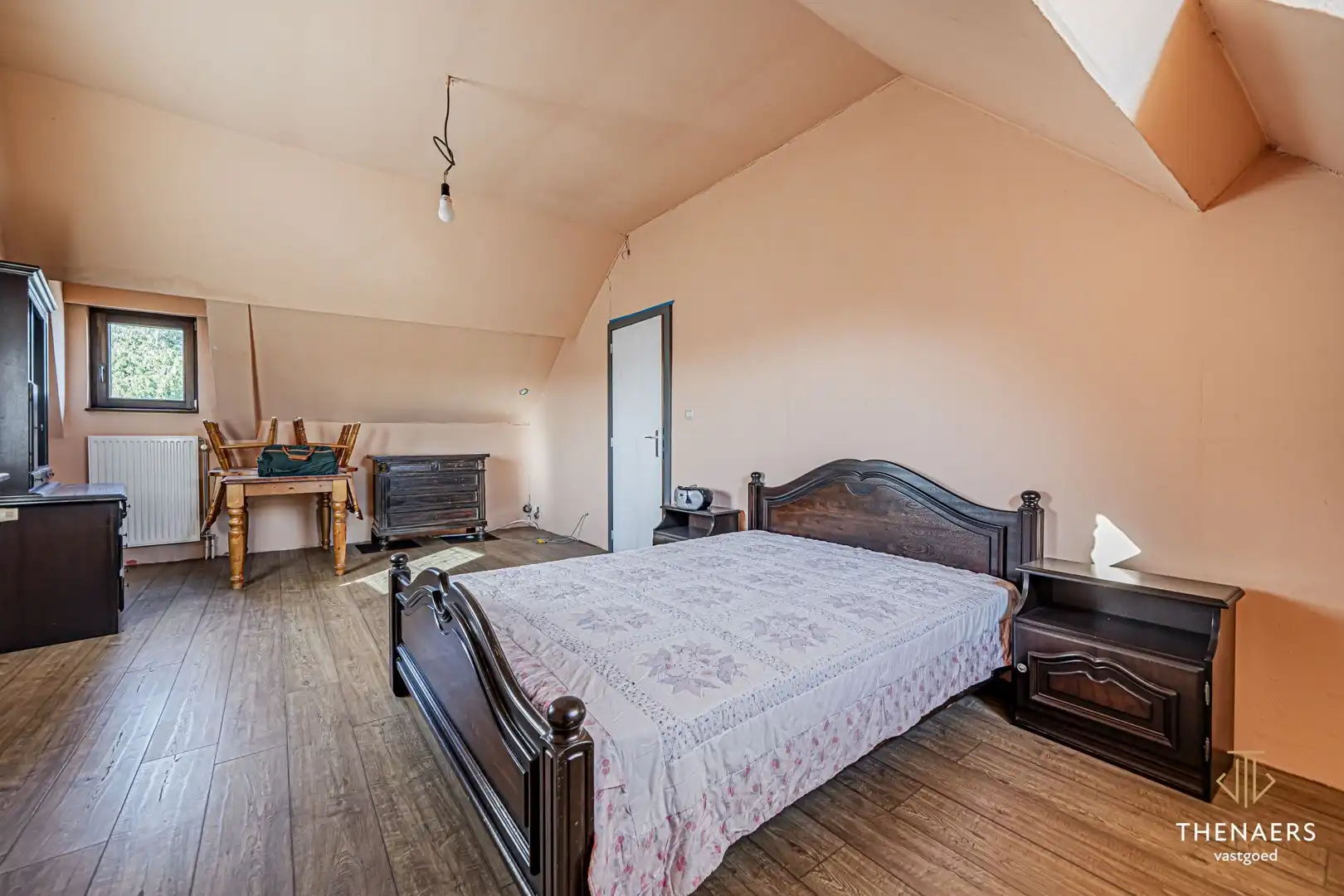 Karaktervolle en uitzonderlijk ruime woning met 5 slpks op&nbsp;een perceel van 36a 60ca. foto 35