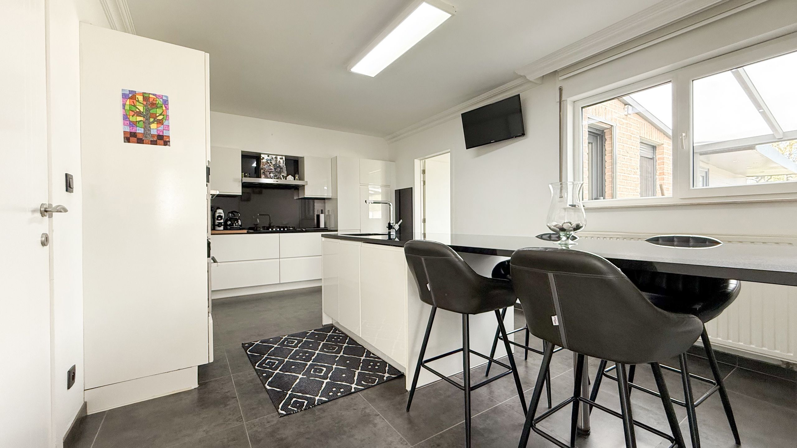 Instapklare woning met 4 spks en volledig aangelegde tuin! foto 10