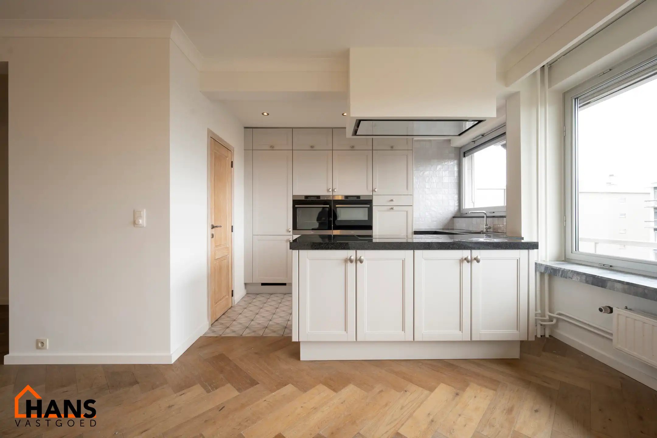 Instapklaar appartement met garagebox. foto {{pictureIndex}}