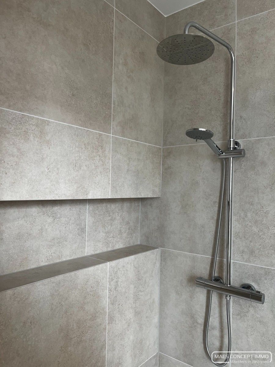 Prachtige penthouse te huur met 2 slaapkamers, terras voor- en achteraan in Vichte foto 17