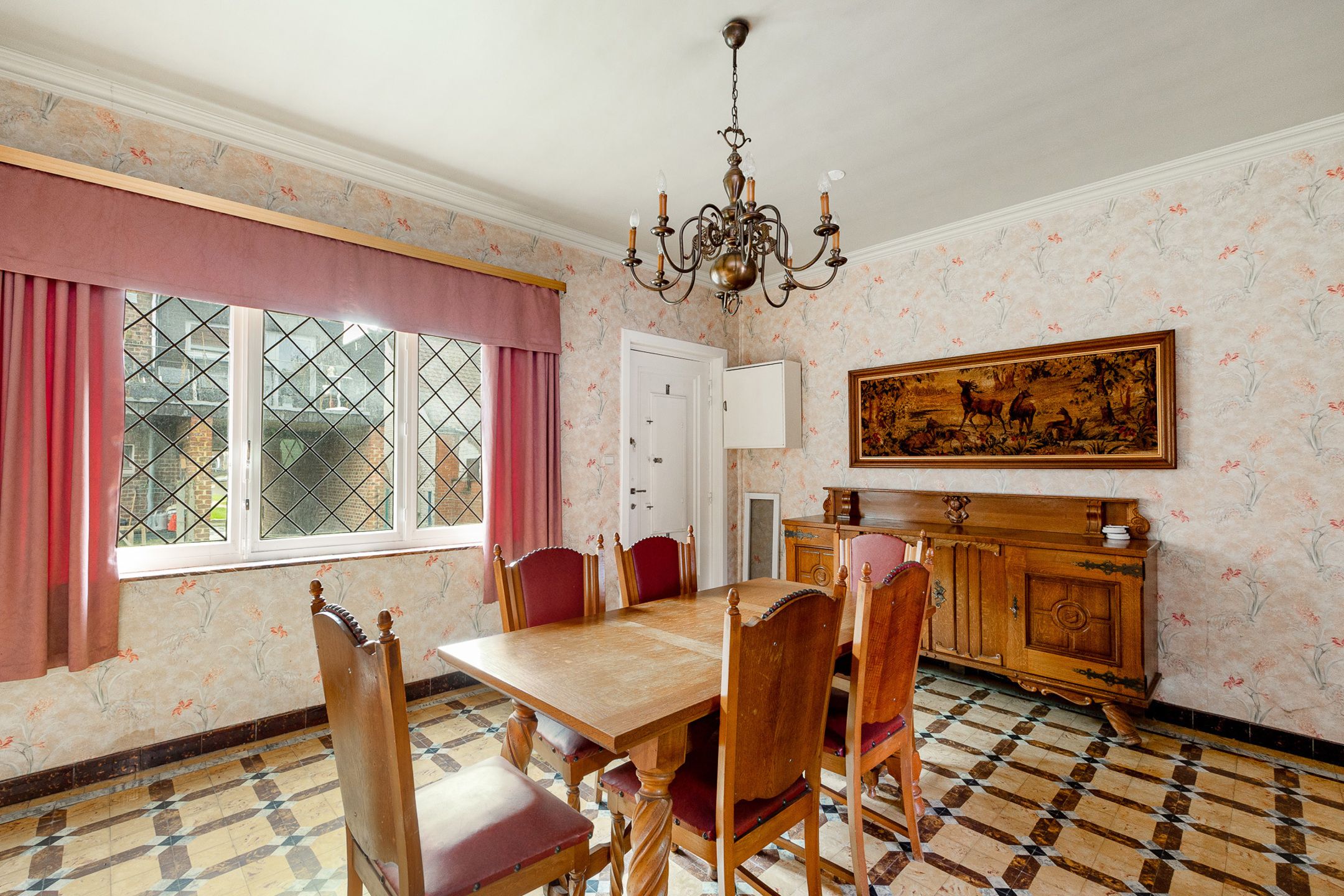 te renoveren 3-gevel woning met tuin foto 3