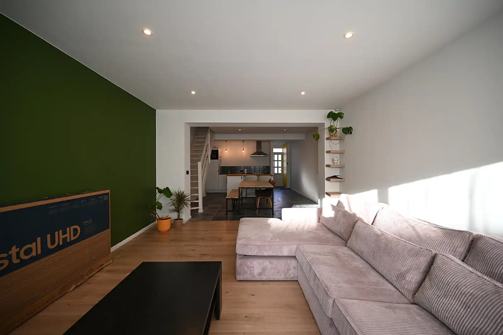 Charmante woning met 3 slaapkamers en prachtige stadstuin in Roeselare foto {{pictureIndex}}
