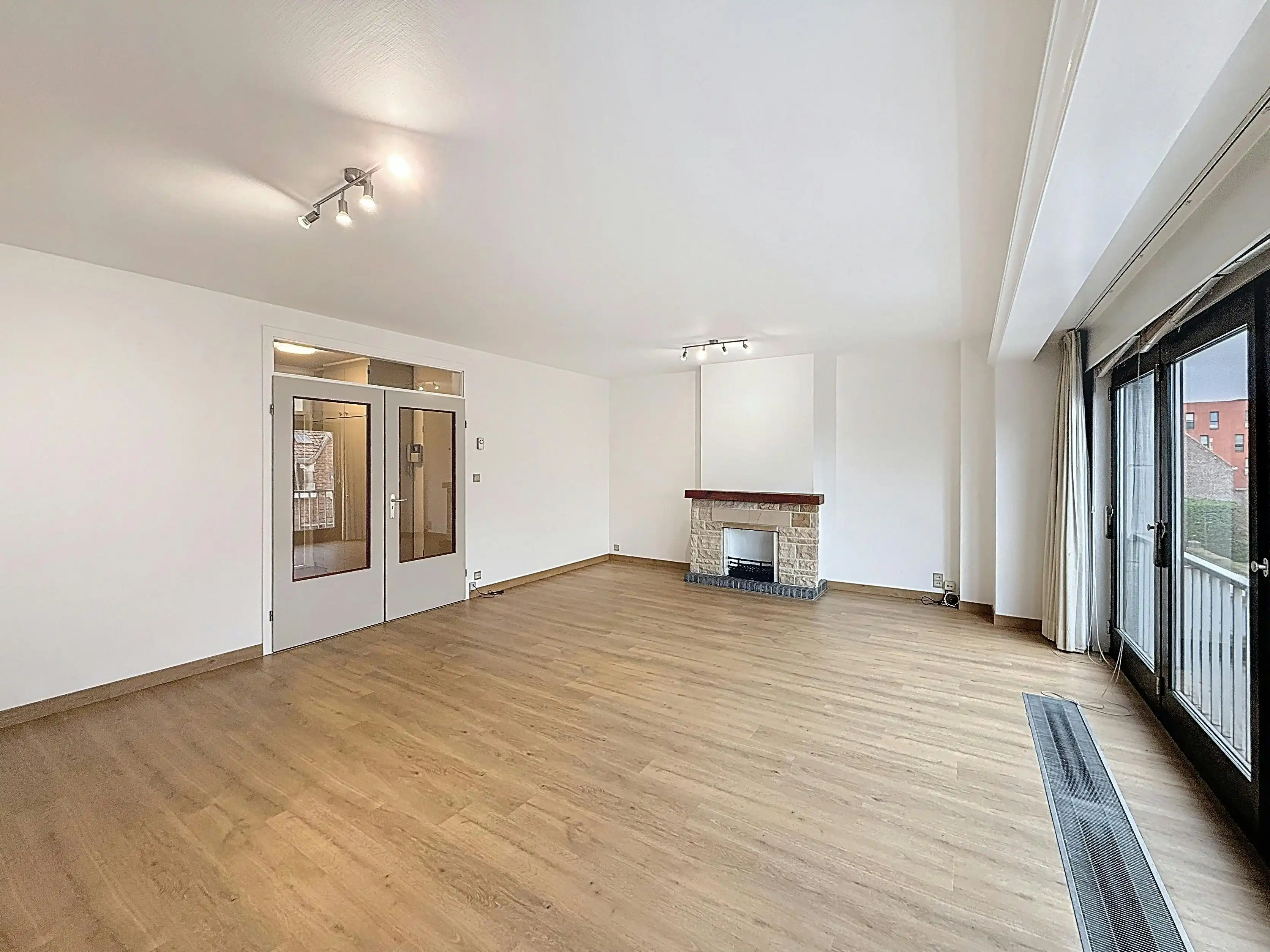 Appartement met drie kamers en garage te koop in Ieper foto 3