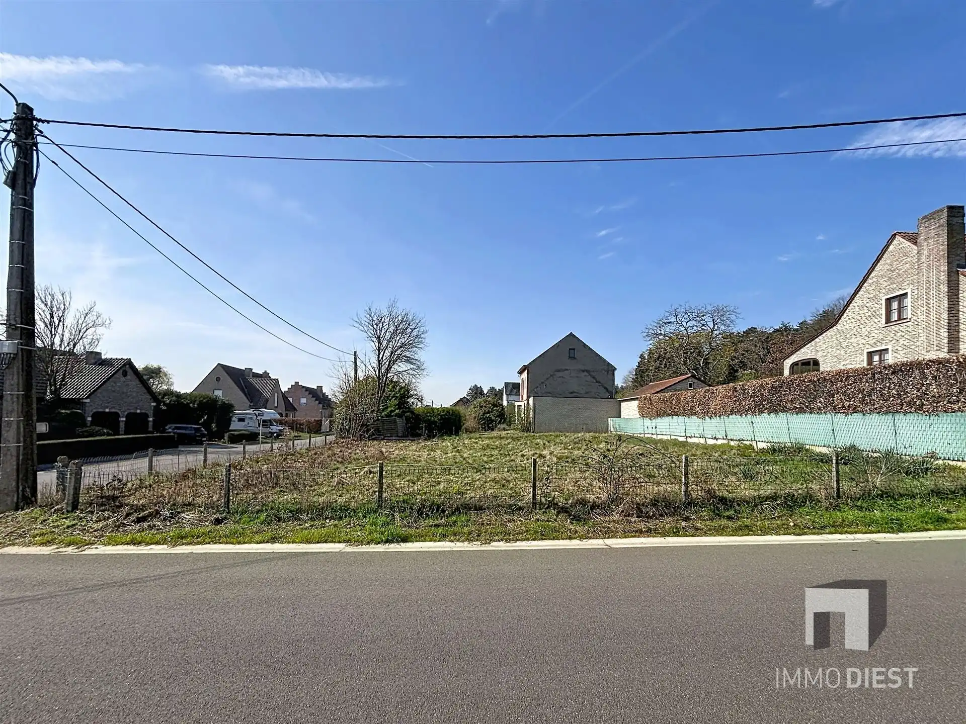 Hoekperceel voor open bebouwing op 7a 44ca met gunstige ligging in Averbode. foto {{pictureIndex}}