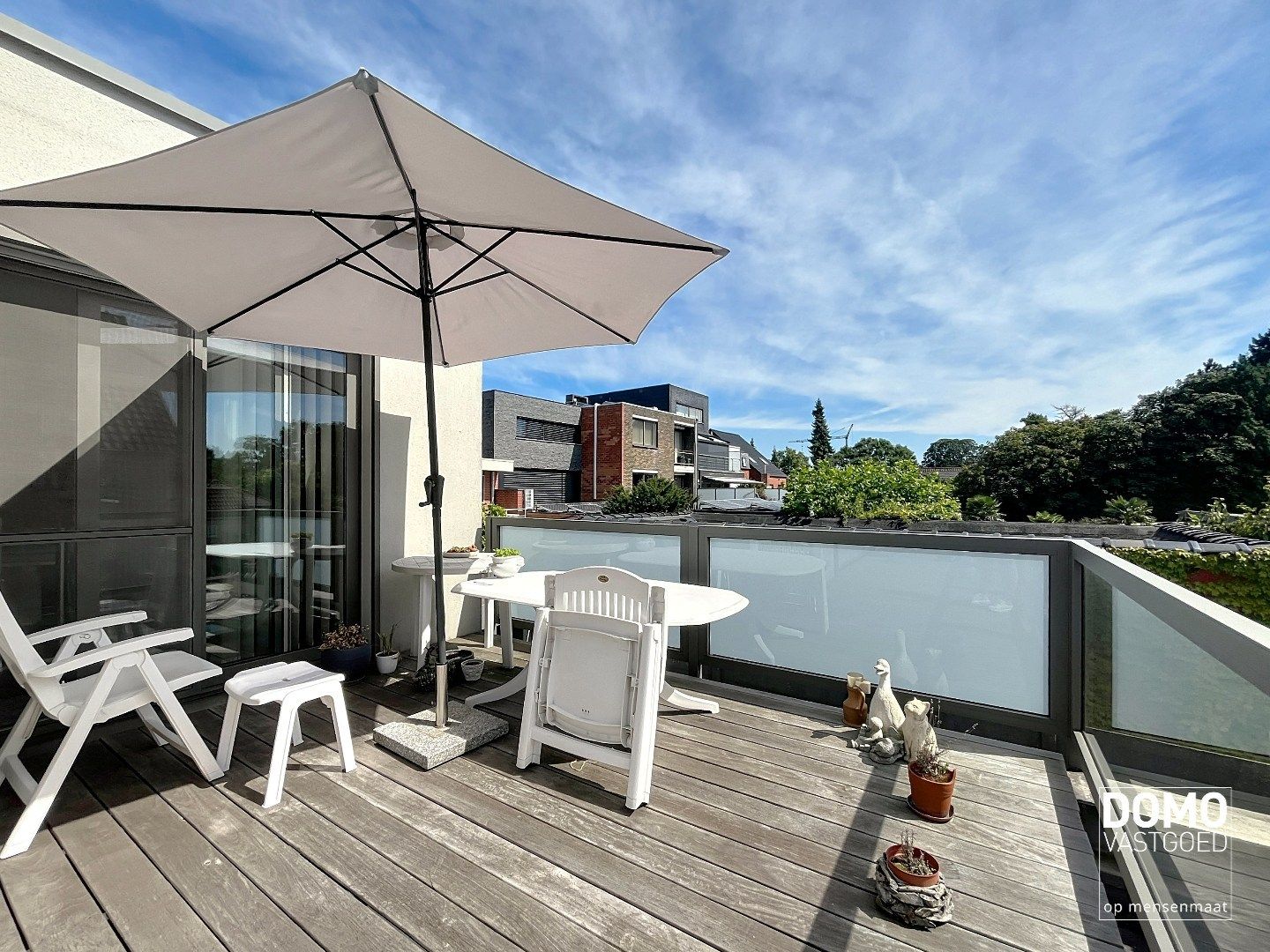 RUIM APPARTEMENT VAN 120 M² MET TERRAS, LIFT, 2 SLAAPKAMERS EN AUTOSTANDPLAATS GELEGEN TE CENTRUM KERMT foto 14