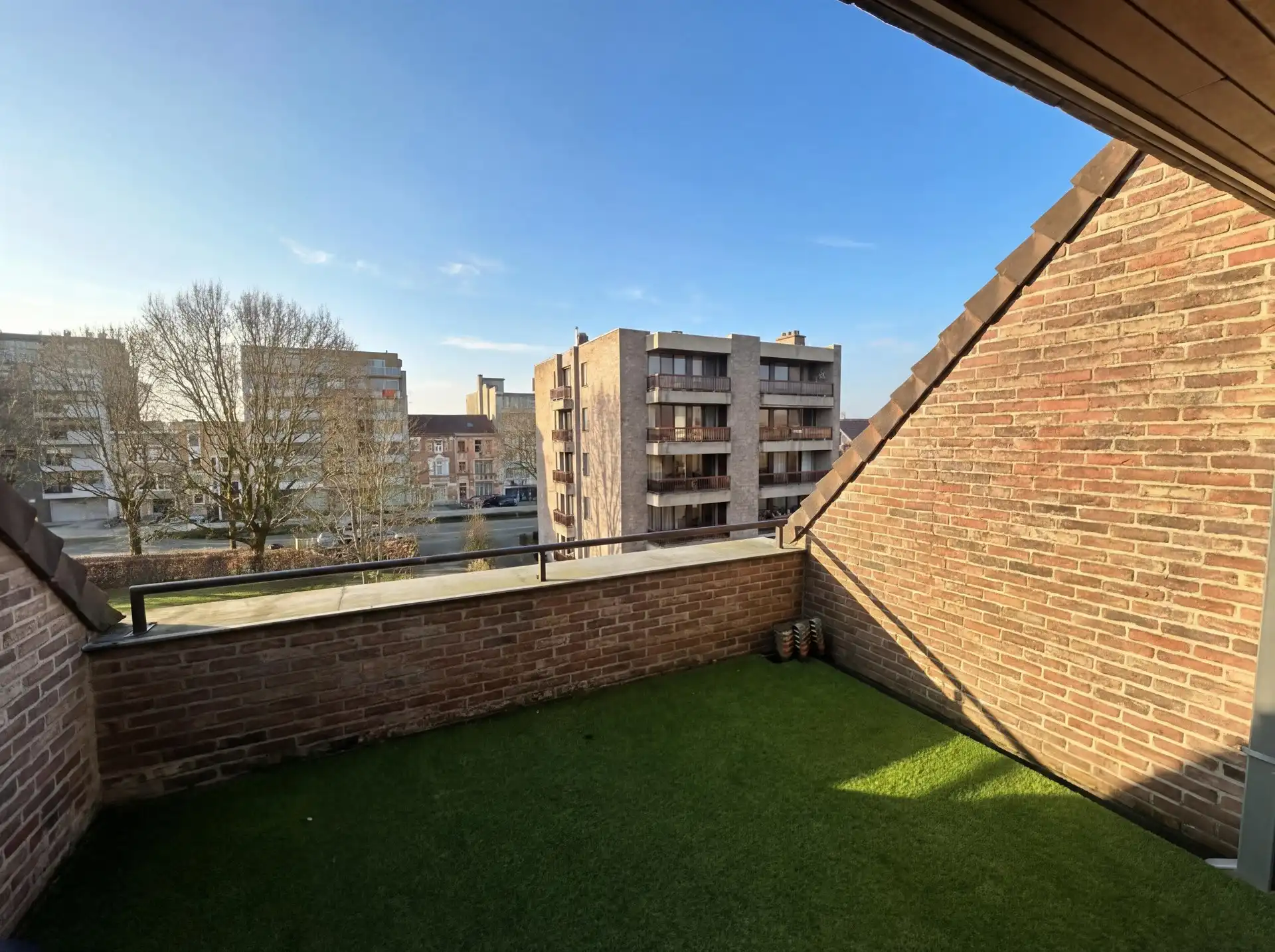 Ruim duplex-appartement met 3 slaapkamers en 2 autostaanplaatsen foto 8