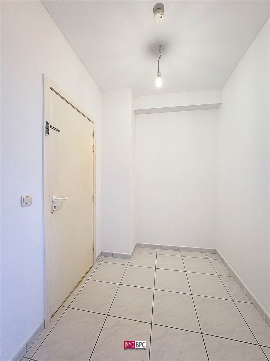 Ruim en modern appartement met terras foto 10