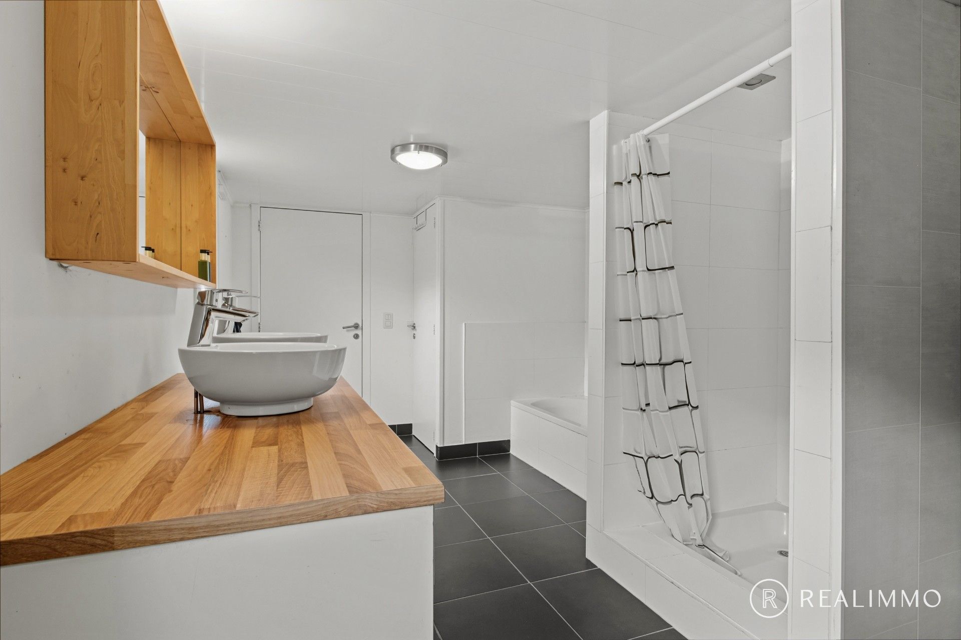 Instapklare hoekwoning in centrum Desselgem foto 9