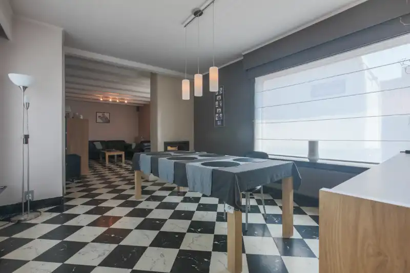 Handelspand (winkel) met woonst en magazijntje van +/- 130m². foto 9