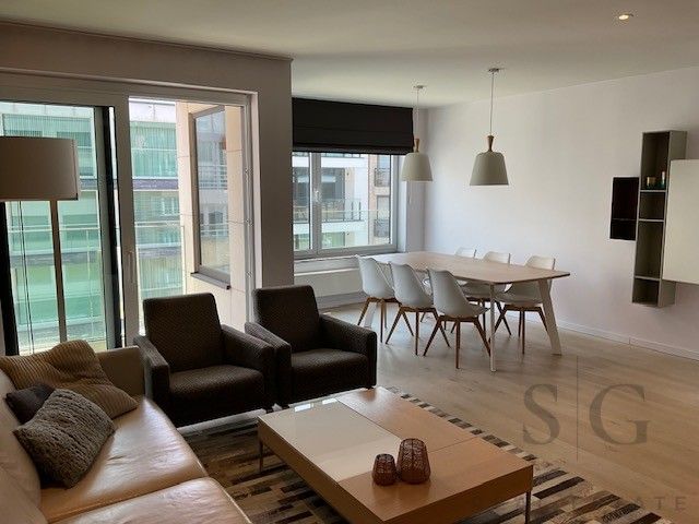 Stijlvol en elegant appartement op toplocatie in Knokke – vlak bij de Zeedijk en het Rubensplein foto {{pictureIndex}}