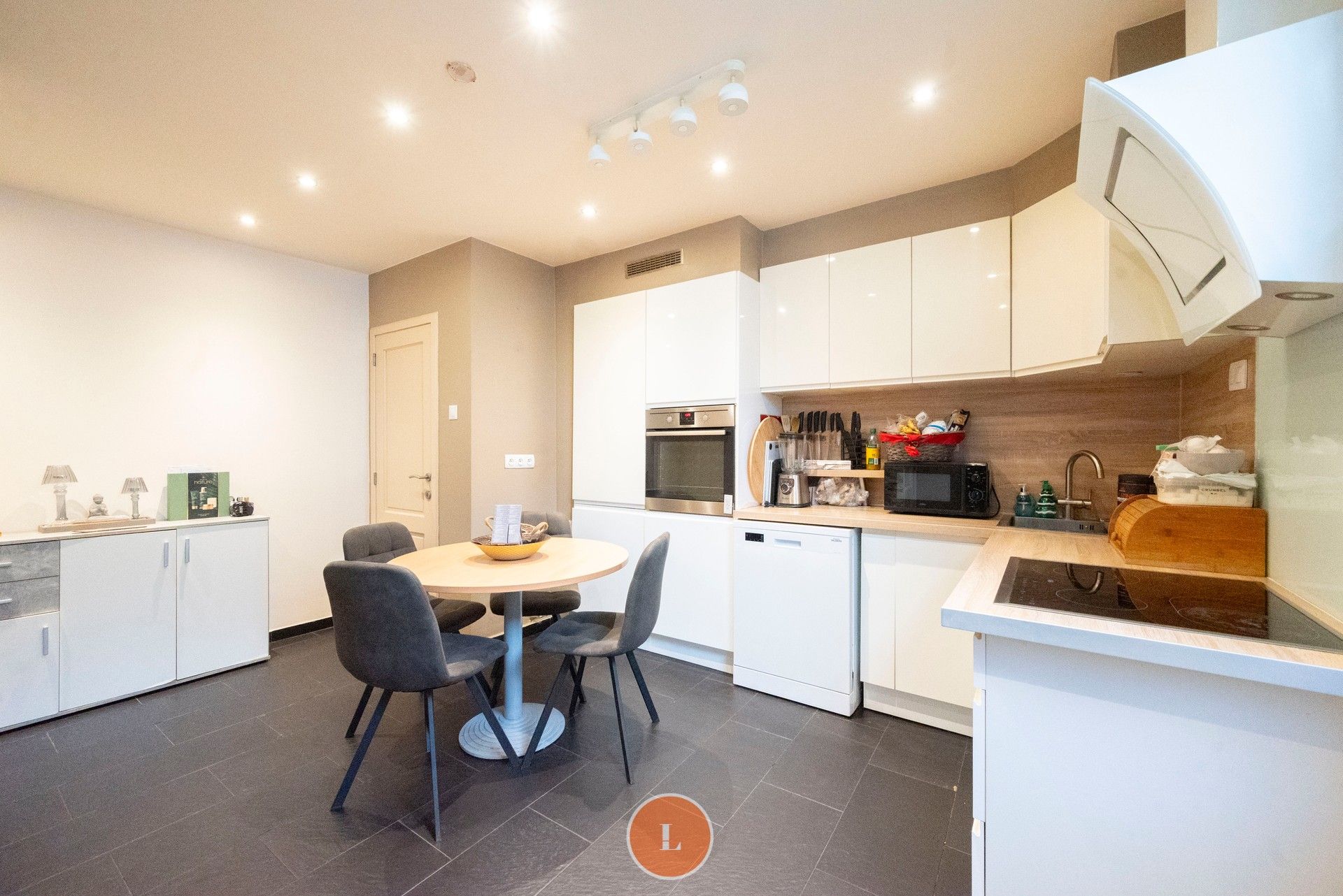 Starterswoning in het centrum van Menen. foto 3