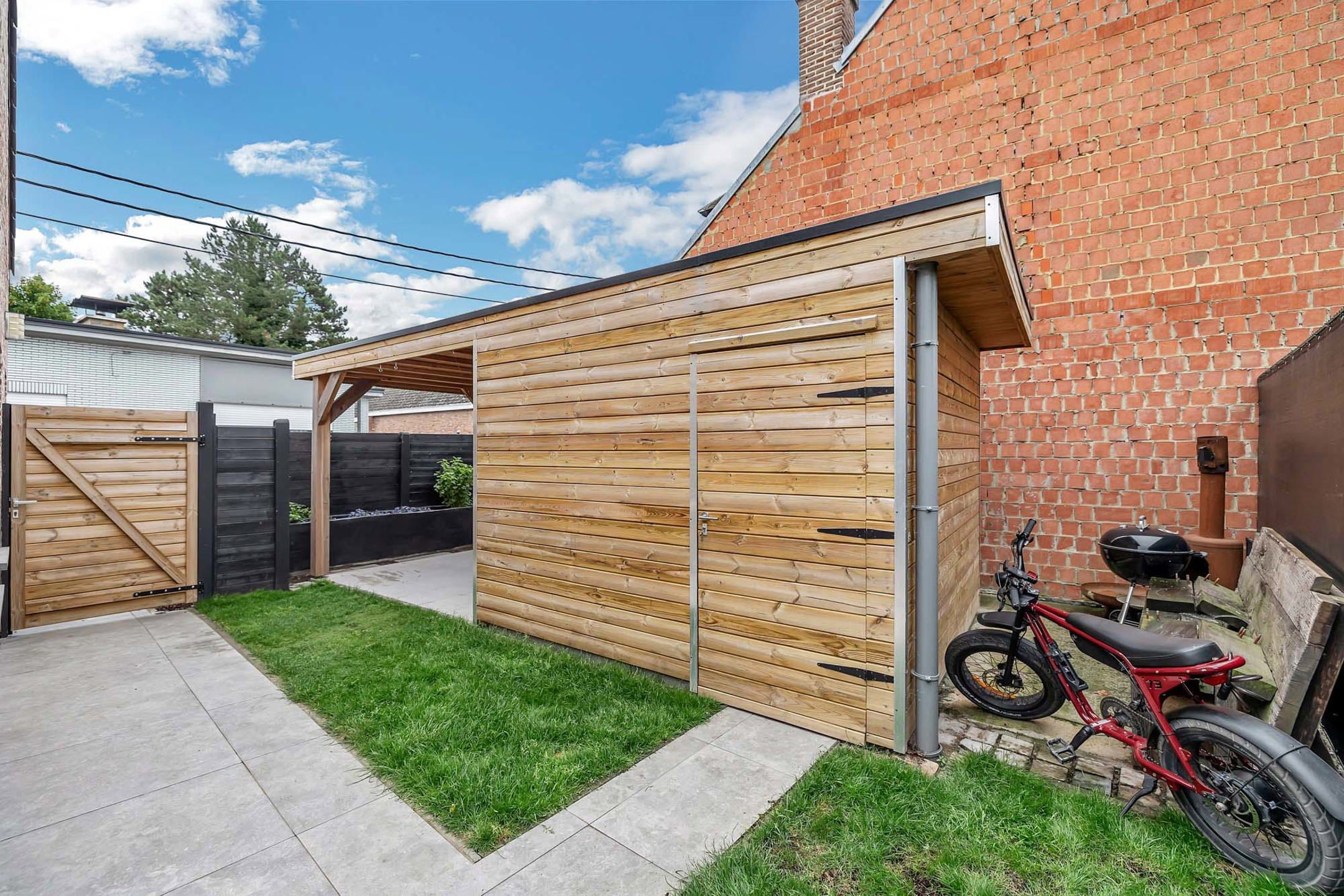 Instapklare woning in verkeersluwe straat foto 19