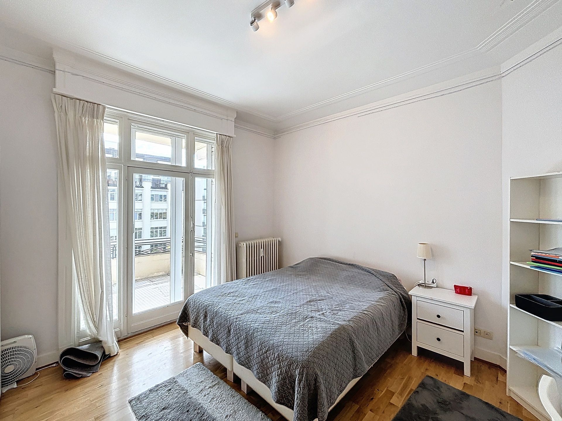 Elsene, prestigieuze gemeubelde flat 2 slaapkamers + bureau foto 14
