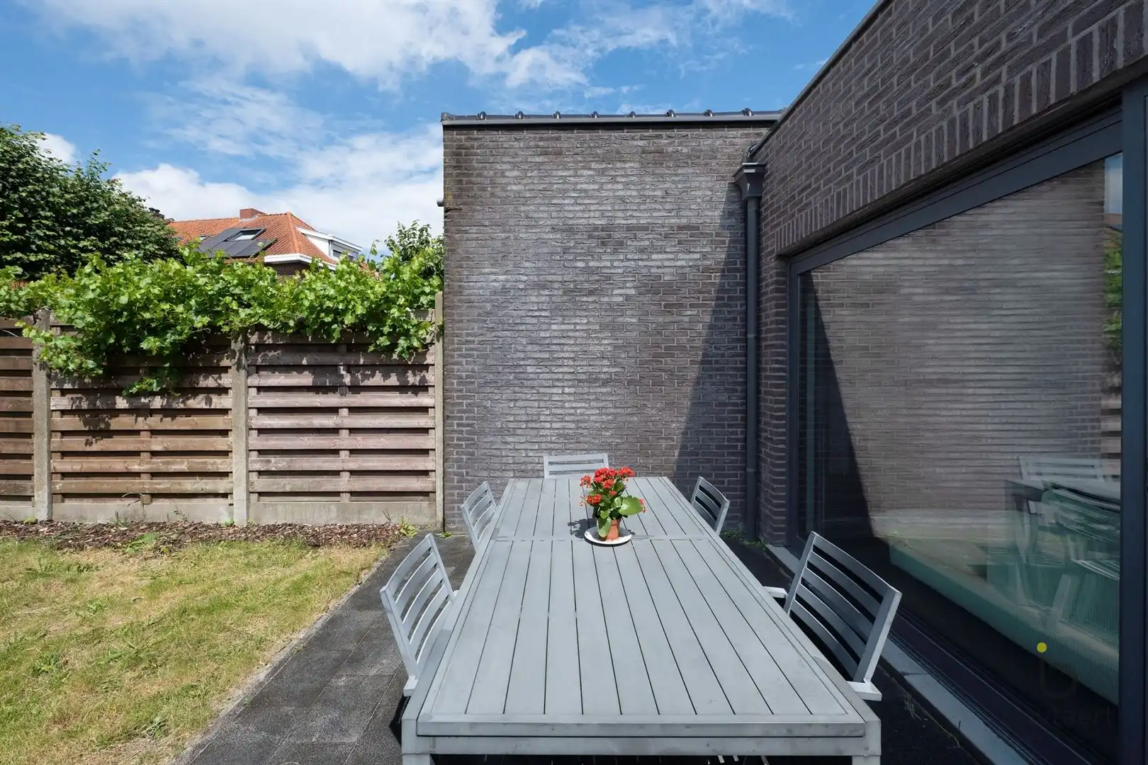 INSTAPKLARE CENTRAAL GELEGEN RIJWONING MET DRIE SLAAPKAMERS EN GEZELLIG TUINTJE! foto 33