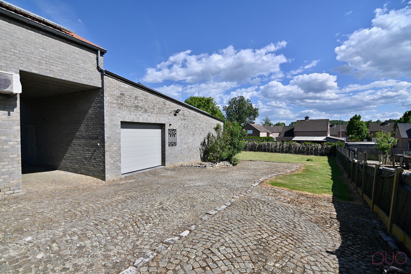 Ruime woning met 3 slaapkamers met uitbreidingsmogelijkheden. Achterliggend 3 garages en loods in Sint-Truiden foto 22