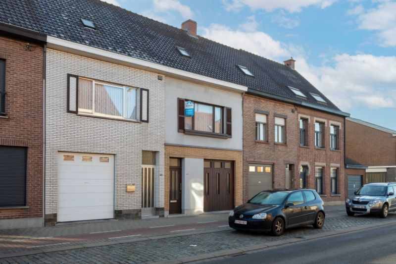 Roeselare - Starterswoning met voldoende kamers en leuke tuin foto 19