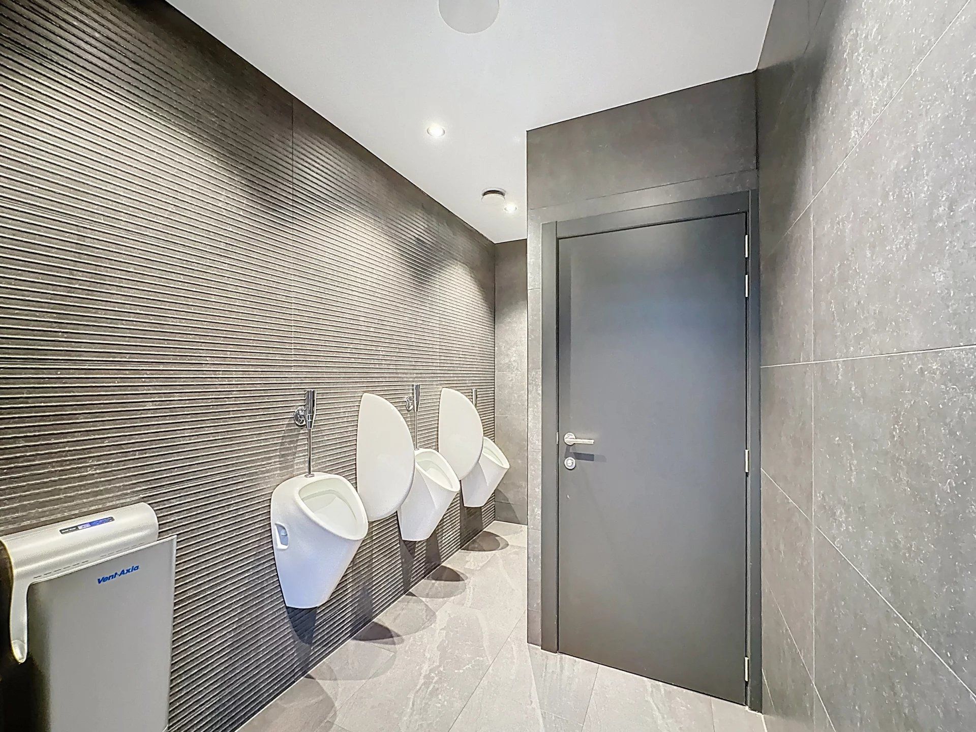 Zeer ruim handelspand met groot terras, buitenberging op toplocatie in Mol-centrum. foto 15