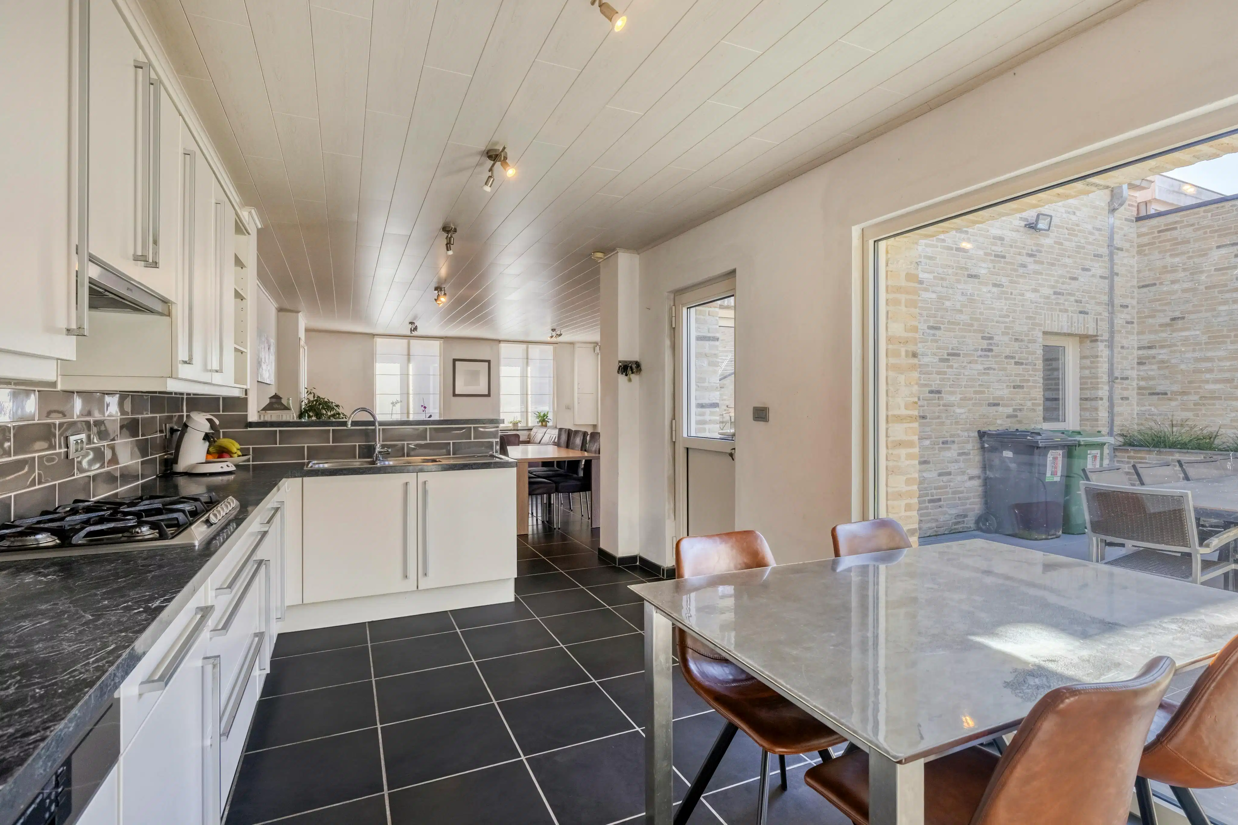 Instapklare woning met 4 slaapkamers en zonnige tuin in Abele foto 8