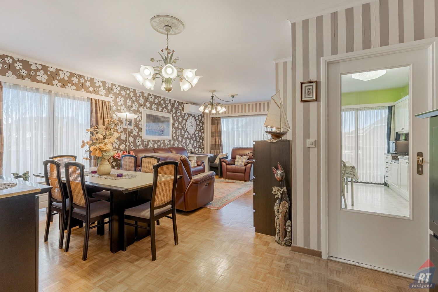 Gunstig gelegen appartement met 2 slaapkamers en een autostaanplaats foto 2
