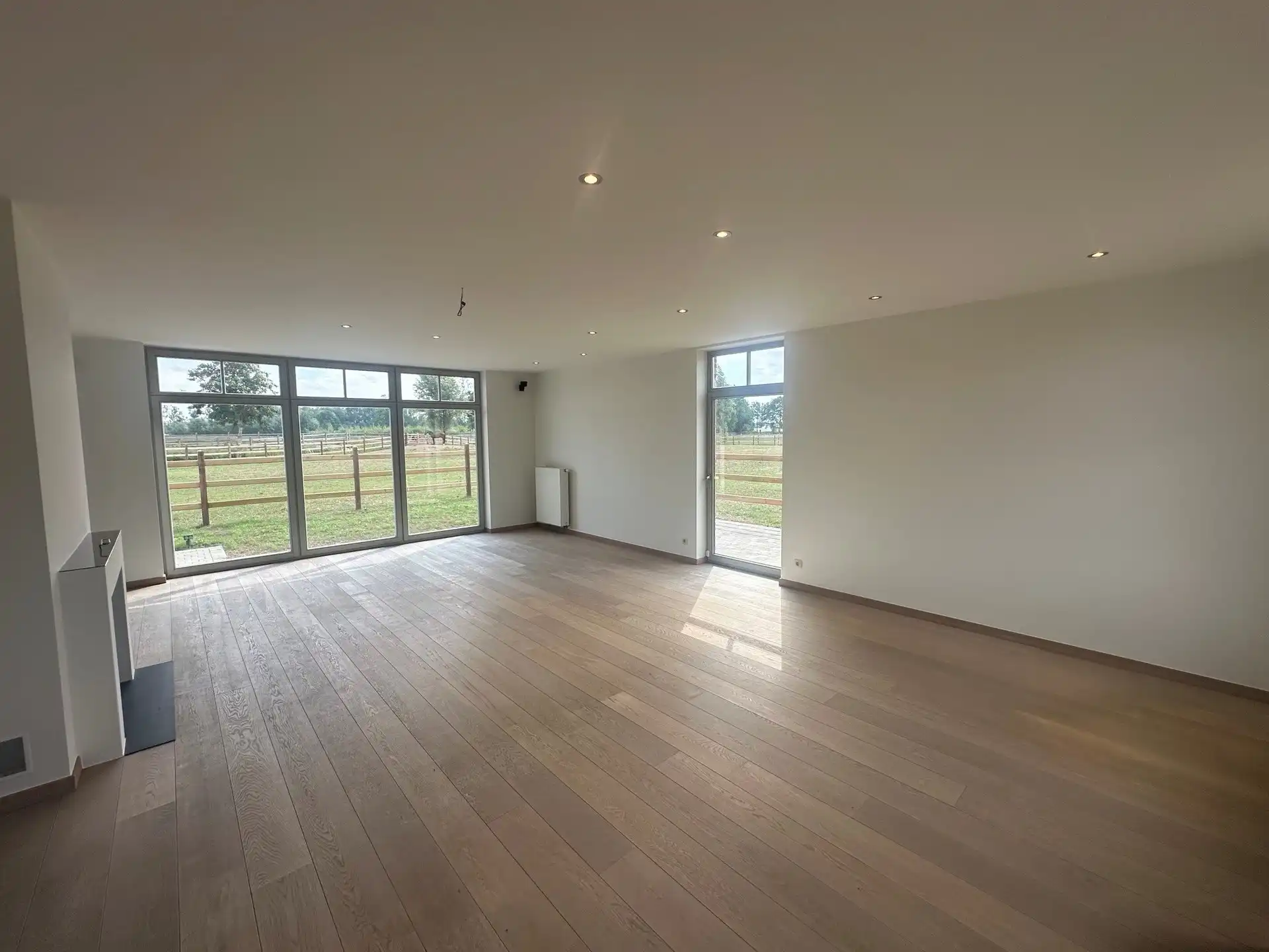 Klassevolle open bebouwing met 4 slaapkamers en prachtig landelijk uitzicht foto 3