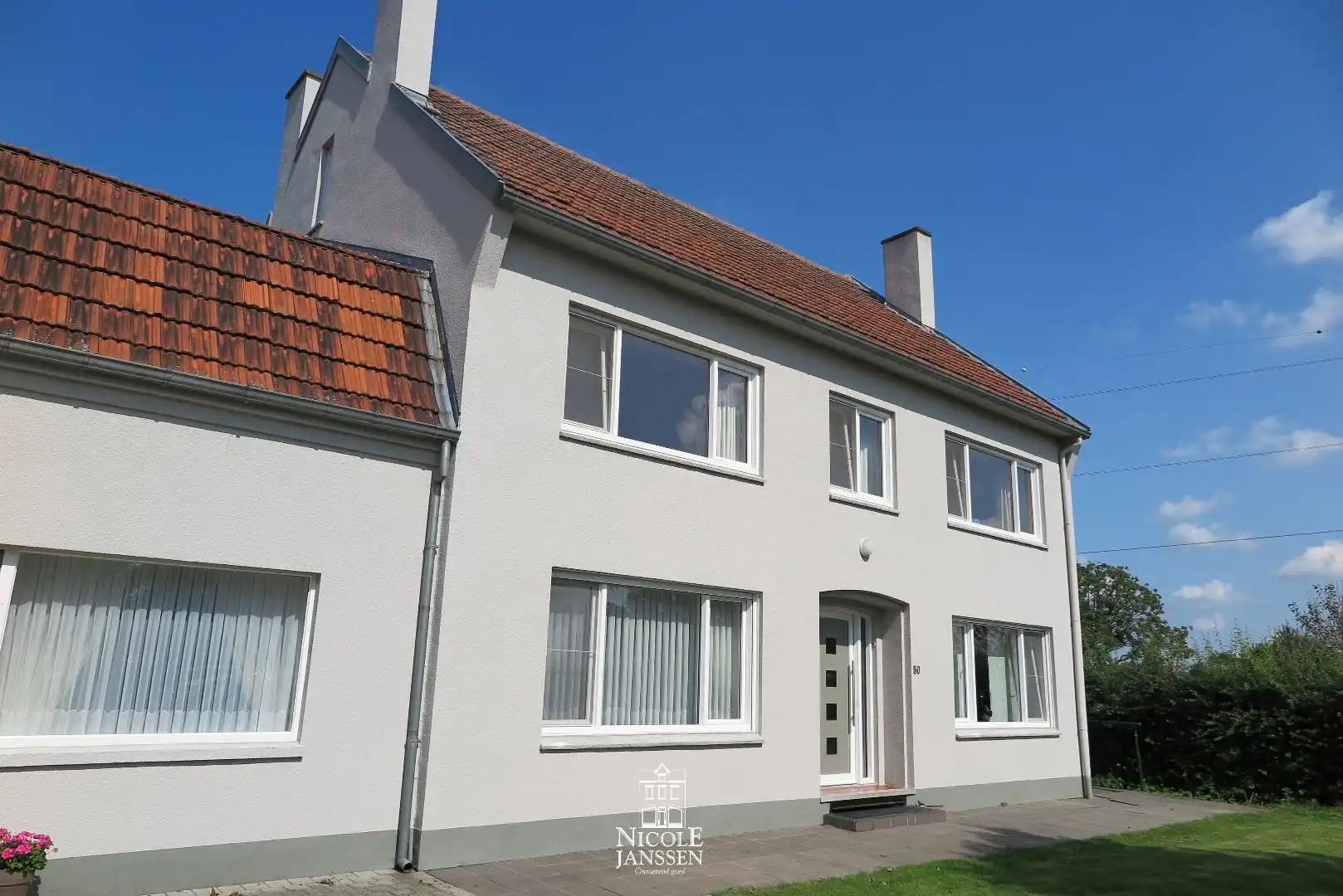 Halfvrijstaande woning foto {{pictureIndex}}