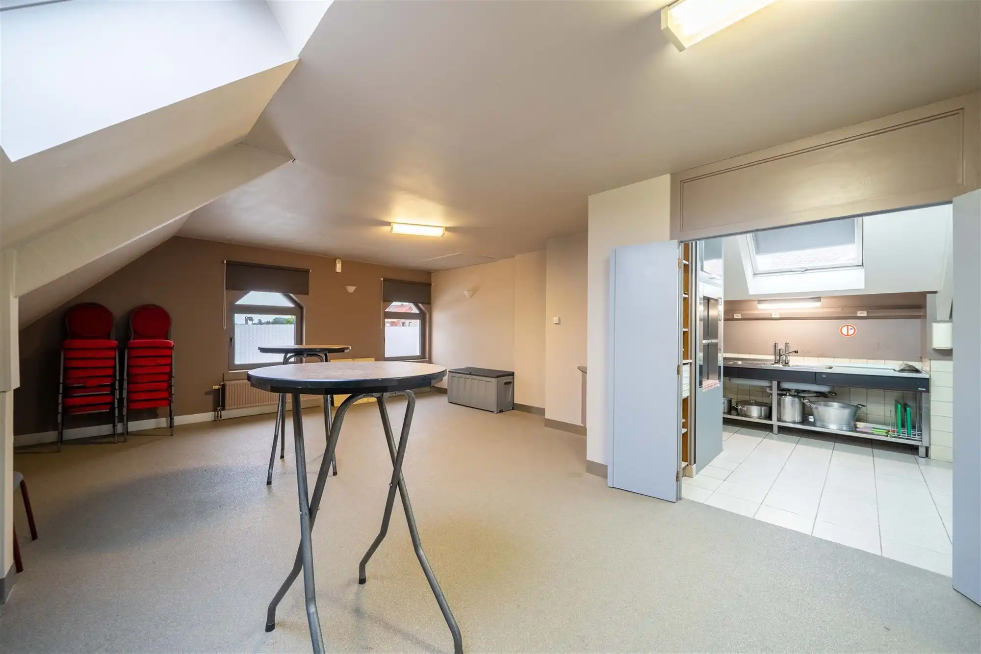 Prachtig handelspand met zaal en ruim appartement te koop! foto 27