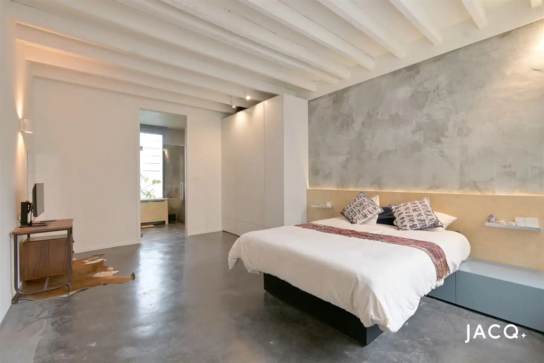Modern gerenoveerd appartement met een authentieke toets foto 10