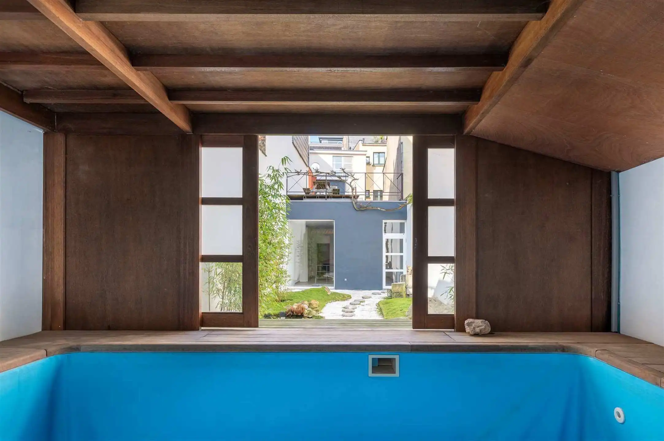 Herenhuis met zuidgerichte tuin en terras in het historisch centrum foto 4