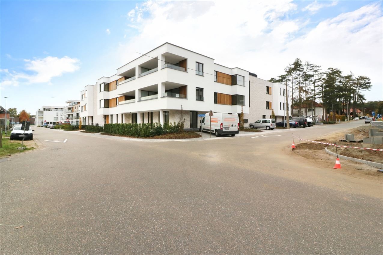 splinternieuw, gelijkvloers, ruim terras, 2 slpk foto 31