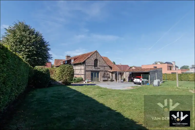 Volledig gerenoveerde, instapklare hoeve met authentieke elementen en sfeer in het hart van Haspengouw - een charmante woning én een ideale locatie om uw evenementenlocatie, B&B, kantoor, ... te vestigen! foto 35