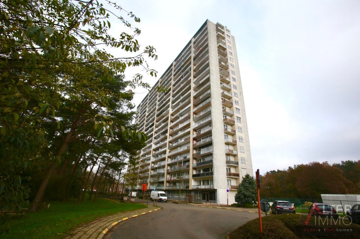 Gerenoveerd 2 slaapkamer appartement met prachtig uitzicht en ondergrondse berging. foto 23